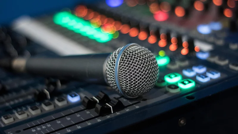 نقش آکوستیک محیط و فناوری کپسول صوتی در کیفیت خروجی